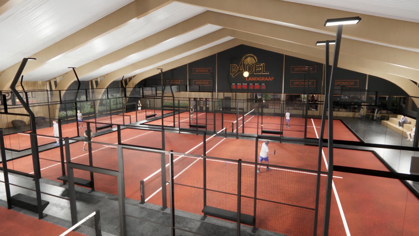 Indoor padelbanen met terracotta ondergrond onder houten spanten